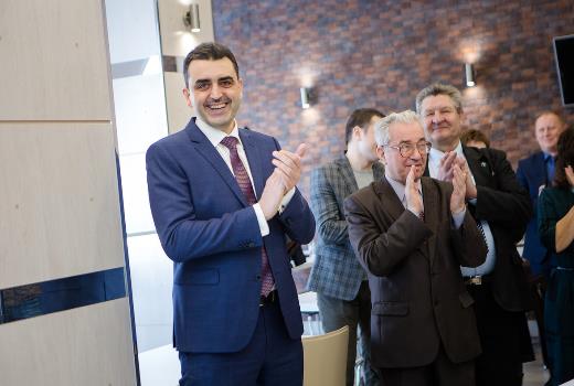 从馅饼到Bell Pepper：校园中的新型饮食文化