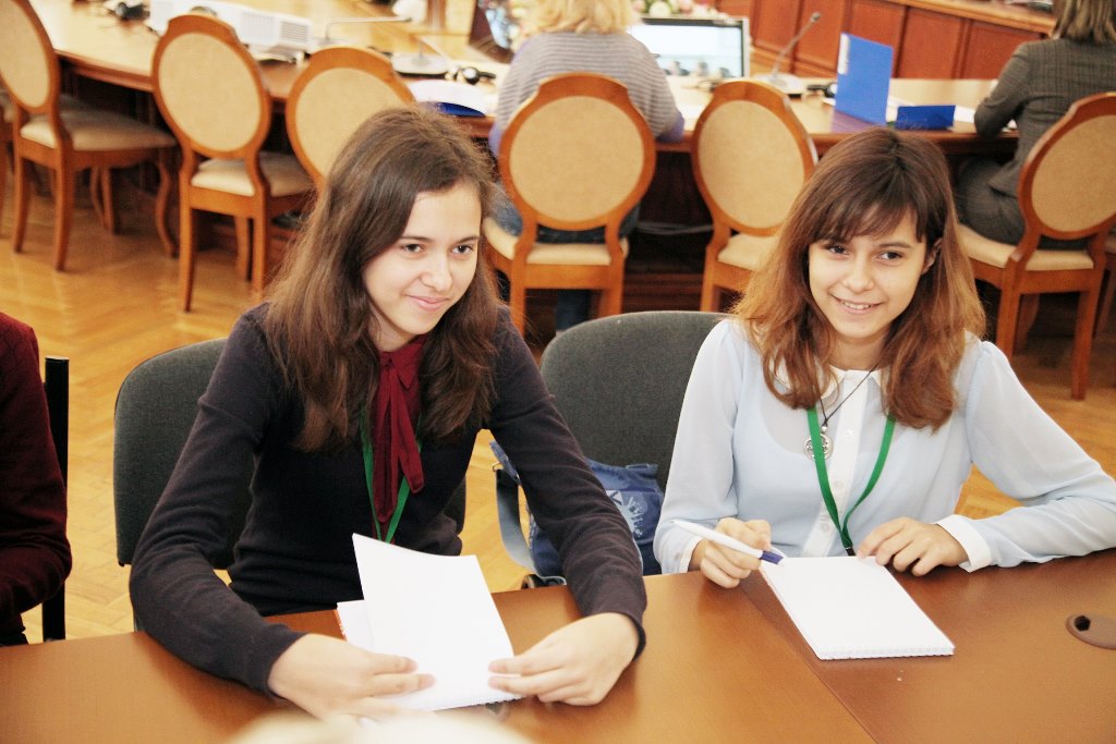 双胞胎在学校是否应该分开教学：科学家正在研究这种让人进退两难的困境