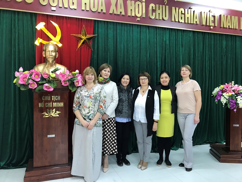 在越南举行的俄语论坛云集了200多人