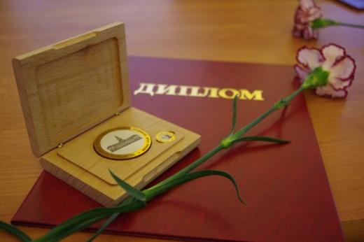 托国立四名学生获得了俄罗斯科学院生物学与心理学奖章