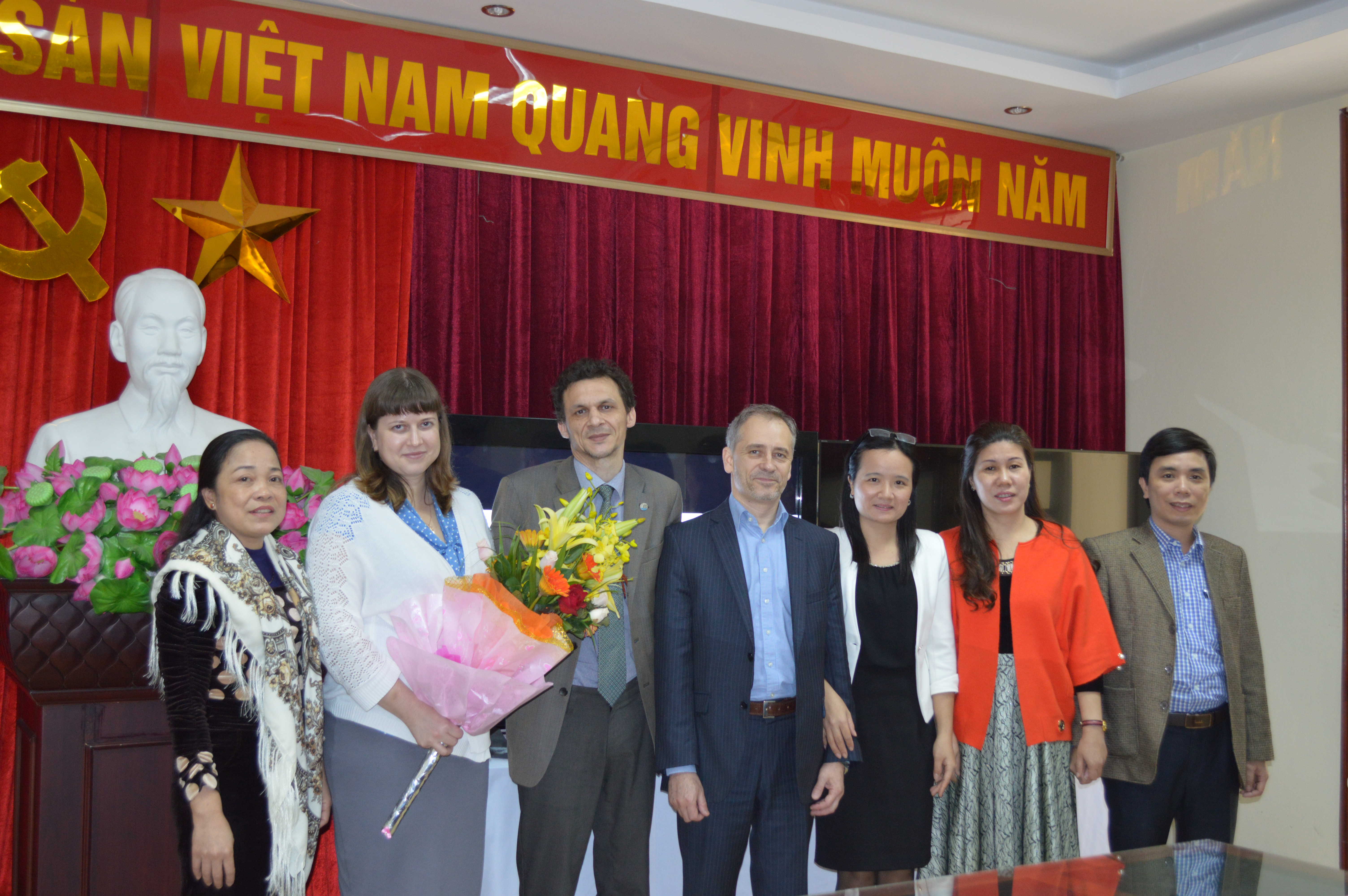 托国立拓宽了和越南中学的合作