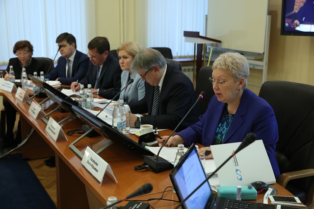 在《全球大学》会议上对《5进100》项目的实施情况进行了总结