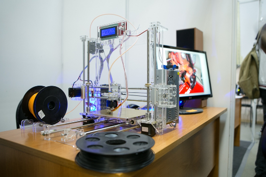 托木斯克无线电物理90年：金属“探寻”，穿透墙体“看见”物体