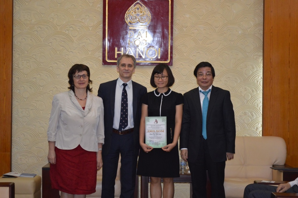 托木斯克国立大学代表团完成了对河内大学的访问      