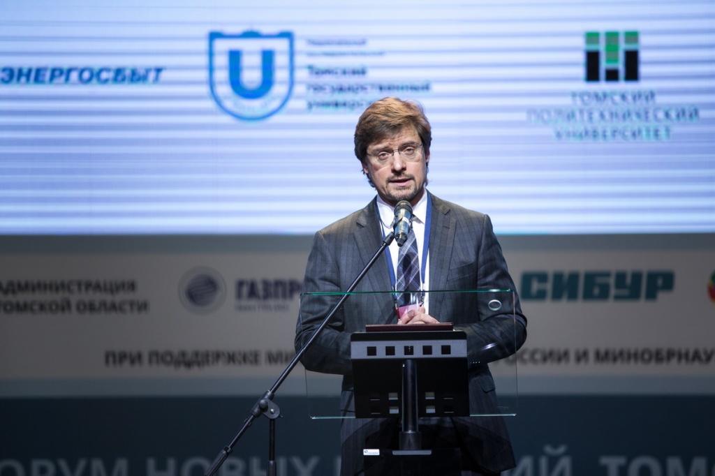 阿列克谢·梅德韦杰夫副部长在托木斯克为U-NOVUS论坛开幕
