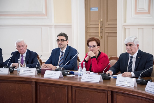 在托国立开展了关于区域创新发展的讨论会