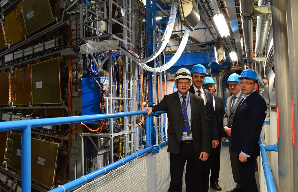 托国立和CERN的代表商讨联合科研与进修的相关事宜