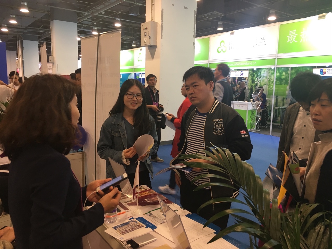 托木斯克高校在中国教育展上介绍了自己的教育项目
