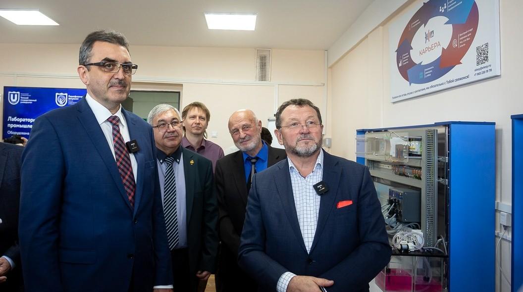托国立和EleSi公司开设了新的完全俄罗斯产的设备的实验室