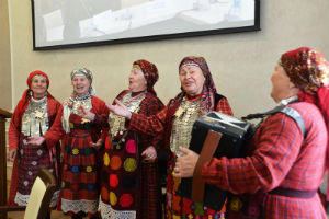 传统得以延续在托木斯克国立大学举办了2015&mdash;多民族论坛，与会者们进行了创造性的会面