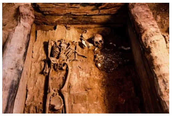 托国立和国家冬宫博物馆的考古学家们在哈卡斯发现了一个独特的墓葬