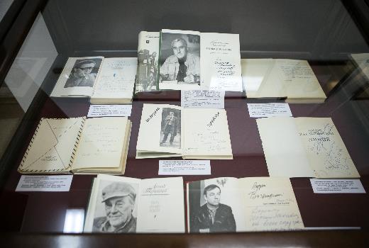 在托国立图书馆可以看到果戈里、门捷列夫和西门诺夫的手稿