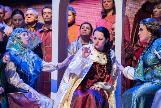 传统型大学的歌剧：在托国立表演了《沙皇的新娘》