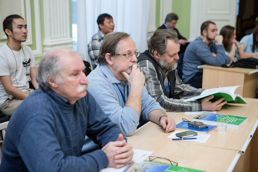 来自四个国家的地质学家在托国立讨论世界矿物质的潜能