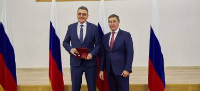 俄罗斯教育与科学部部长向托木斯克国立大学校长颁授总统奖项