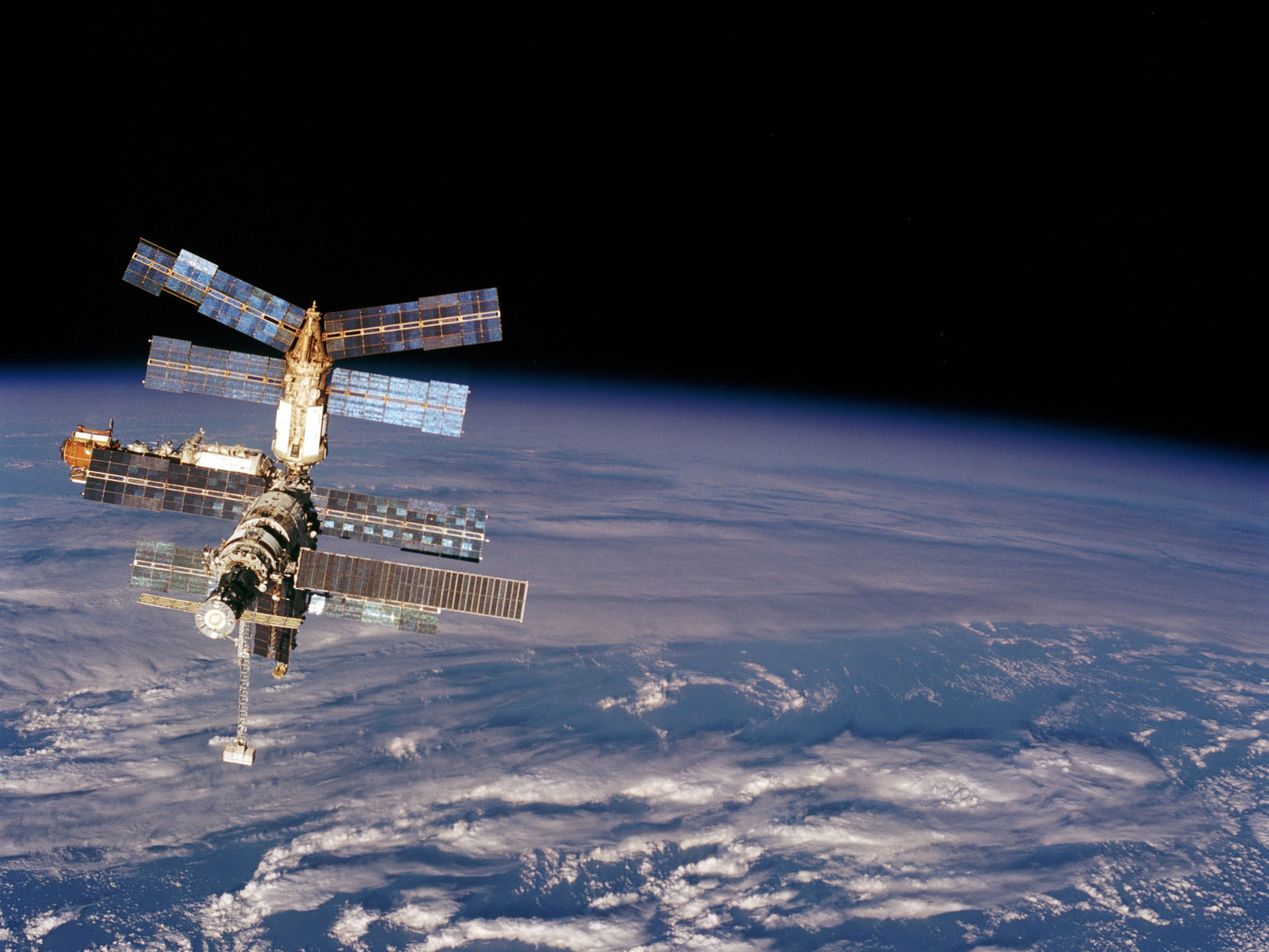 托国立科学家测试针对国际空间站和卫星的玻璃