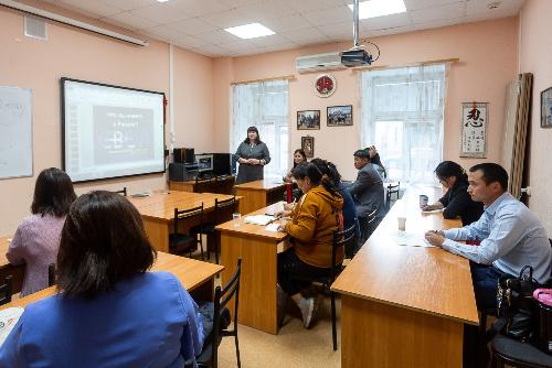 蒙古国的俄语教师在托国立提高他们的技能